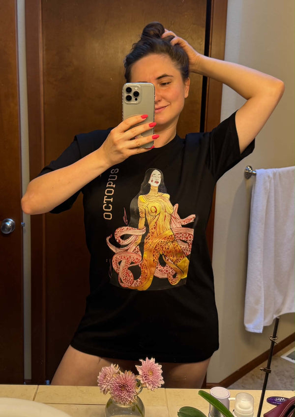 Black T-shirt «Women and Octopus» worn